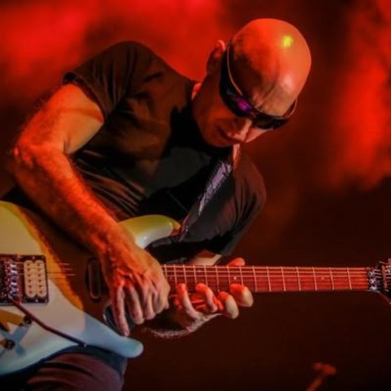  JOE SATRIANI On RITCHIE BLACKMORE: 'It's Unfortunate When Somebody You Look Up To Has Something Negative To Say About You' 