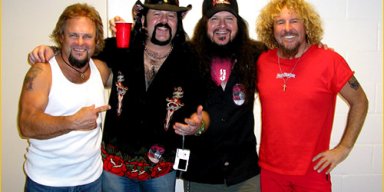  Former VAN HALEN Members SAMMY HAGAR And MICHAEL ANTHONY Pay Tribute To VINNIE PAUL 