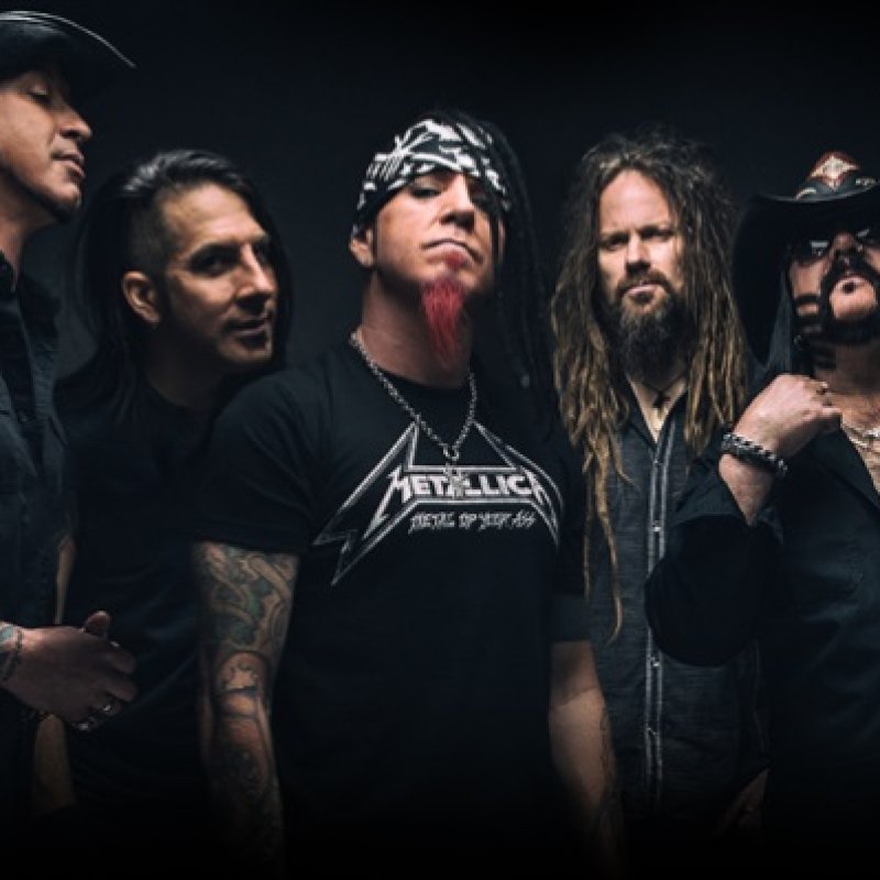  HELLYEAH Guitarist On VINNIE PAUL's Death: 'Sadness, Shock, Confusion, Anger, Despair. We Feel It All Together.' 