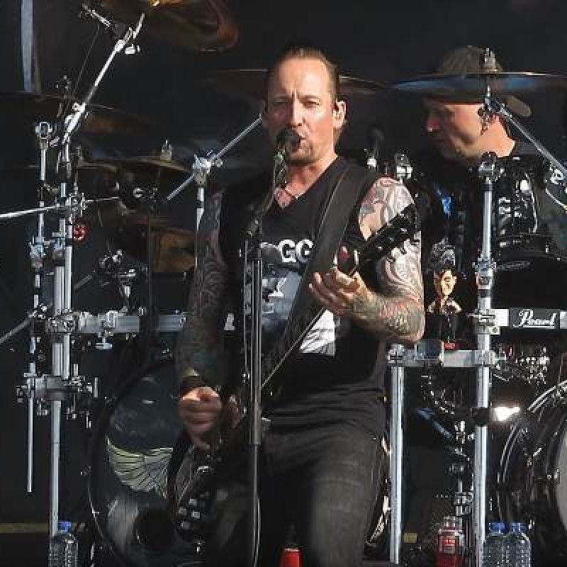  VOLBEAT Honors VINNIE PAUL At Belgium's GRASPOP METAL MEETING (Video) 