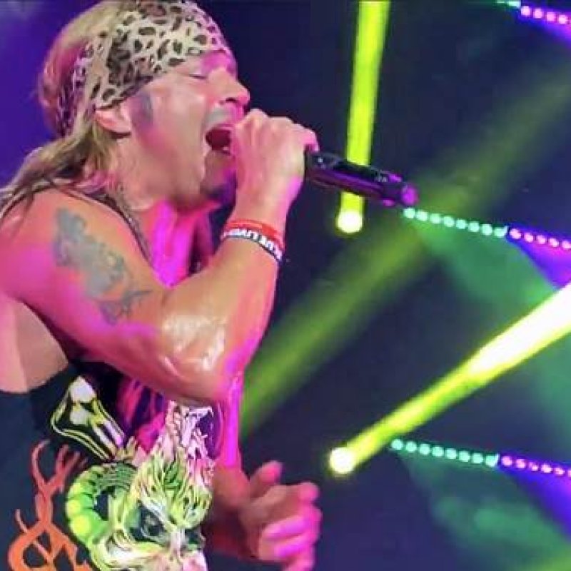  POISON Dedicates Holmdel Concert To VINNIE PAUL (Video) 