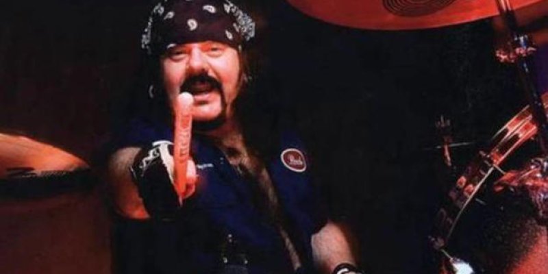  VINNIE PAUL Wanted GUNS N' ROSES' 'Appetite For Destruction' Played At His Funeral 