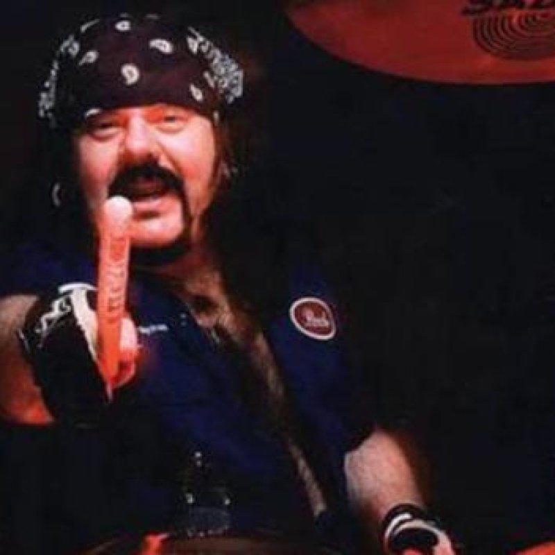  VINNIE PAUL Wanted GUNS N' ROSES' 'Appetite For Destruction' Played At His Funeral 