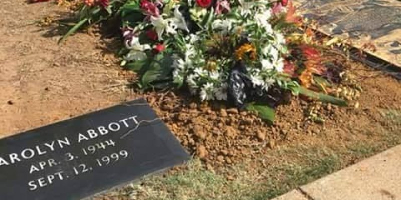 Here Are The First Photos Of Vinnie Paul S Final Resting Place