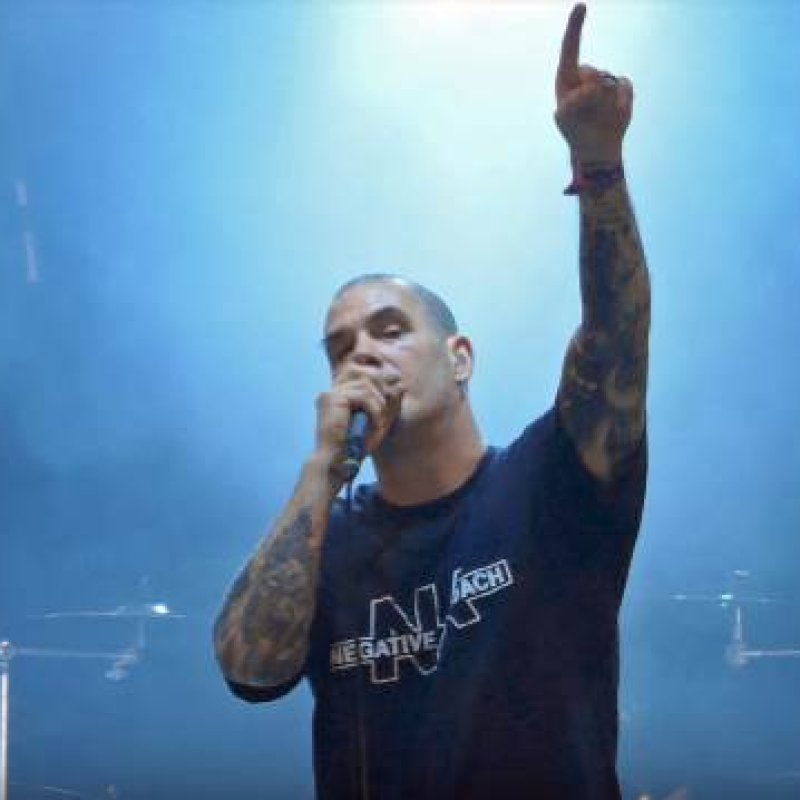 PHILIP ANSELMO Dedicates 'Slaughtered' To VINNIE PAUL At Denmark's ROSKILDE Festival 