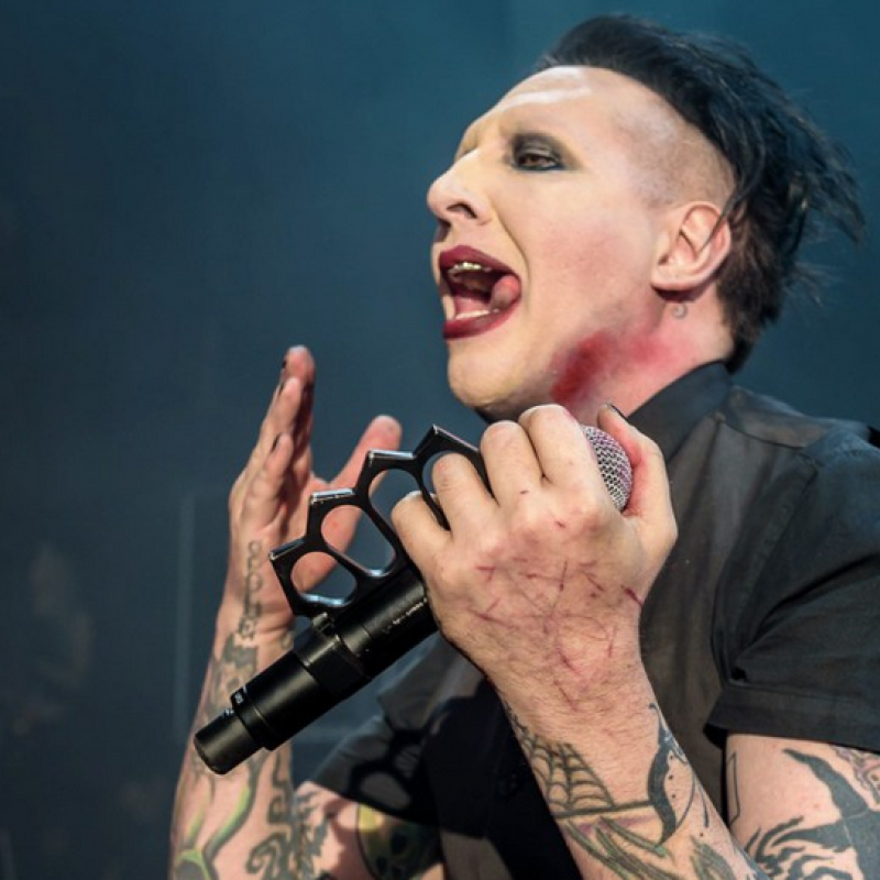 Marilyn Manson Forced Fan to Take Off A7X Shirt: “It’s Not My Band”