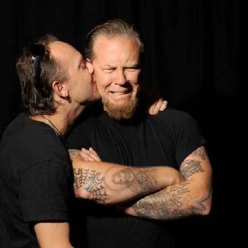  METALLICA's LARS ULRICH Recalls Meeting JAMES HETFIELD For First Time: 'He Was Very Shy And Super Introverted' 