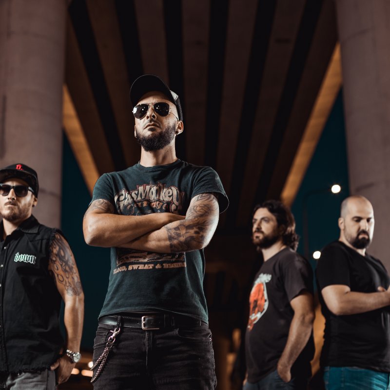 A BROKEN DESIGN SIGNS WORLDWIDE DEAL WITH EXTREME MANAGEMENT GROUP