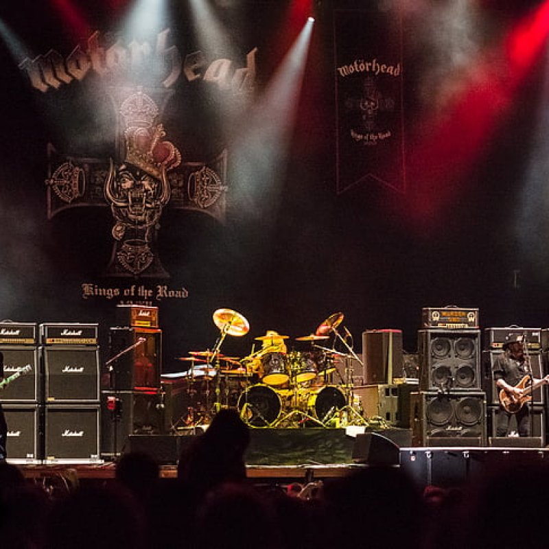 Did Motorhead play a festival in November? 