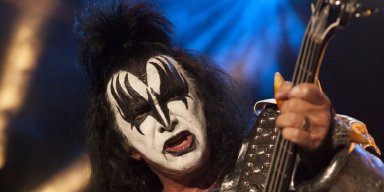  Gene Simmons Says Former KISS Members Cannot Wear Makeup On Final Tour