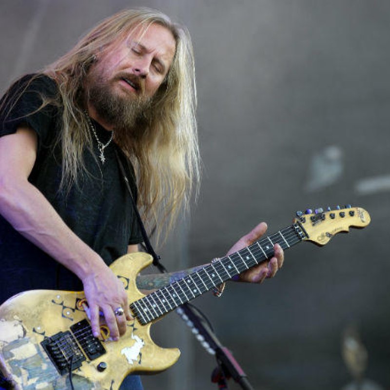  ALICE IN CHAINS' JERRY CANTRELL Unveils Solo Track 'Setting Sun' In Celebration Of DC COMICS' 'Dark Nights: Metal' 