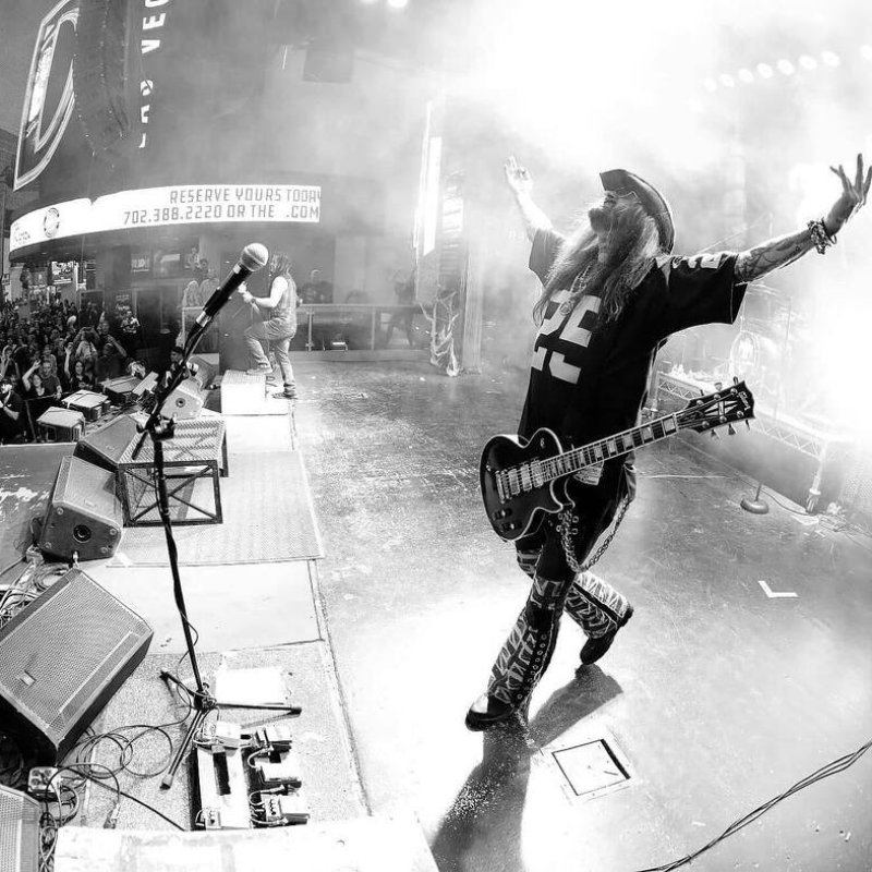 Saliva Guitarist Wayne Swinny Passes Away From Spontaneous Brain Hemorrhage While on Tour