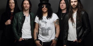  SLASH And MYLES KENNEDY Discuss Their New Album 'Living The Dream'; First Single 'Driving Rain' Available On SPOTIFY 