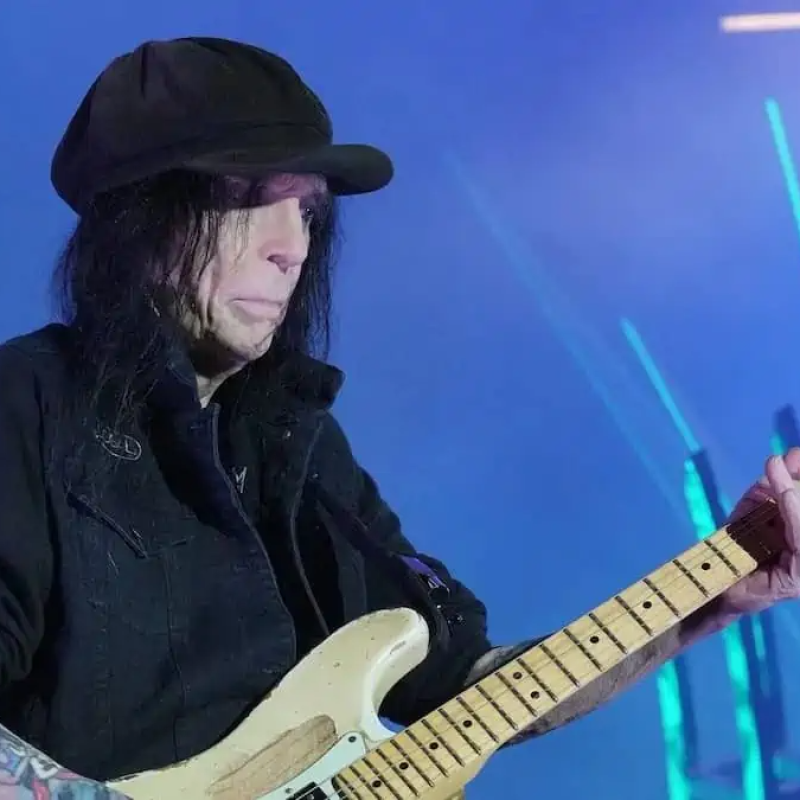 MICK MARS Suing M&Ouml;TLEY CR&Uuml;E, Says All Of NIKKI SIXX&rsquo;s Bass Tracks On &lsquo;The Stadium Tour&rsquo; Were Pre-Recorded
