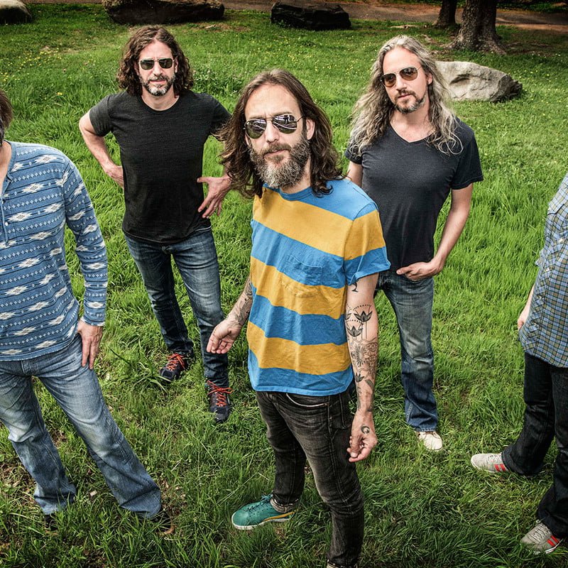  Ex-THE BLACK CROWES Singer CHRIS ROBINSON Says He Feels Bad For His Brother: 'Not A Lot Of People Are Interested In What He's Doing' 