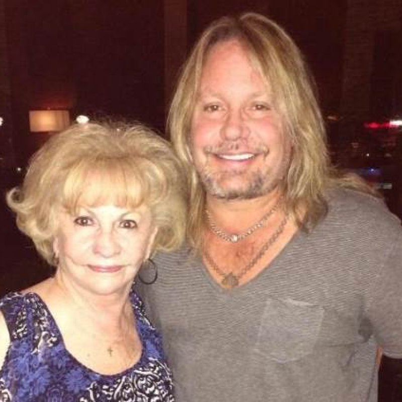  VINCE NEIL's Mother Dies After Battle With Cancer!