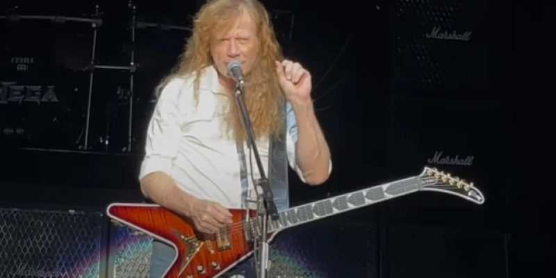 DAVE MUSTAINE Justifies Throwing Objects At Artists On Stage