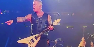 JAMES HETFIELD Gets Angry At Fan During Montreal Concert (Video)