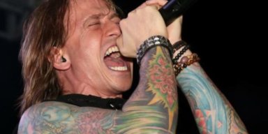  Former Singer For BOBBY BLOTZER's RATT Says Drummer Is 'Full Of S**t' 