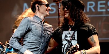  SLASH Recalls Recording Song With CHESTER BENNINGTON!