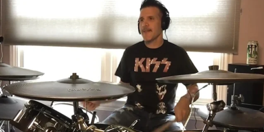 ANTHRAX And PANTERA Drummer CHARLIE BENANTE Pays Tribute To KISS On Eve Of Final-Ever Concert