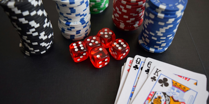 Top Tricks Deployed by Top Online Poker Players to Beat Their Opponents