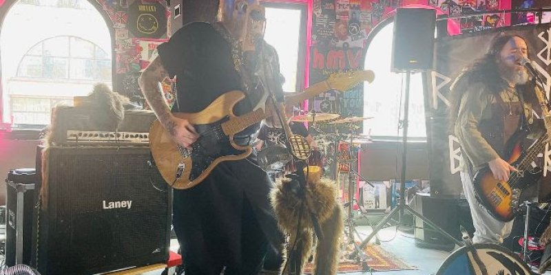 Ireland's Finest Pagan Metal Titans REN MARABOU AND THE BERSERKERS Post Fan-Filmed Live Footage Medley from HMV Store Performance in Belfast!