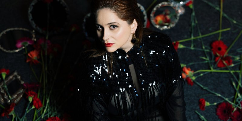 PAULA TELES UNVEILS DEBUT SOLO ALBUM ENTREPAREDES: A HAUNTING FUSION OF FADO AND METAL