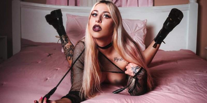 ALLIE RIOT UNLEASHES CHAOS WITH GG ALLIN COVER — AND STEALS THE SHOW AT SOCIETY 1 COMEBACK