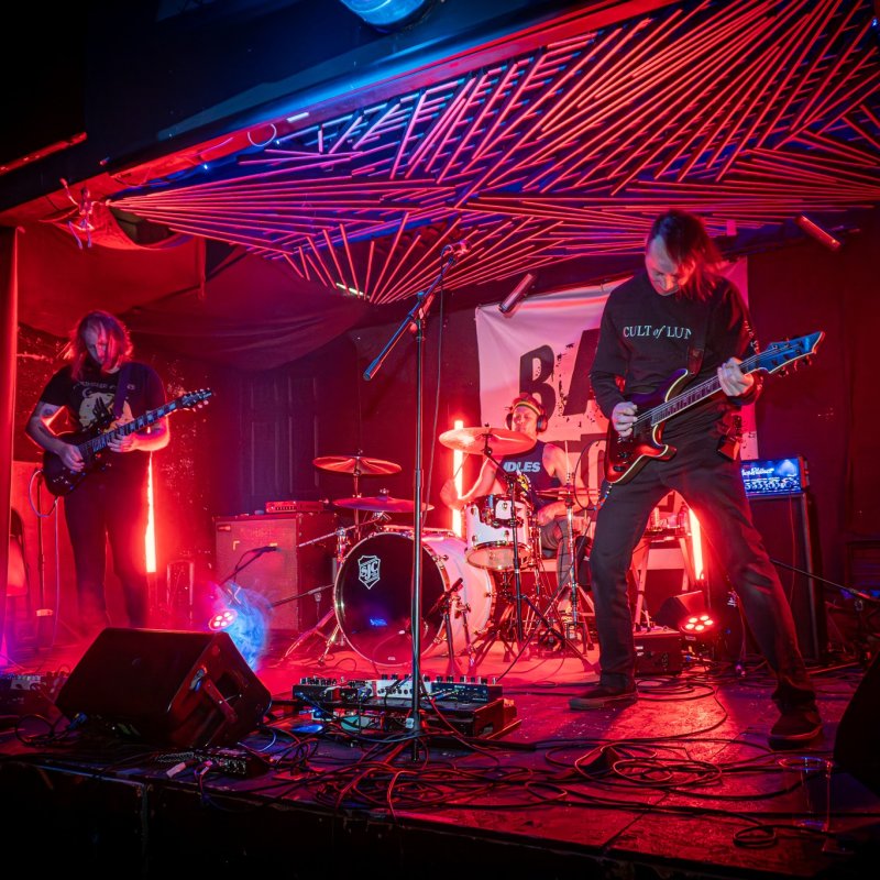 TAKIPNIK ANNOUNCES NEW ALBUM AWAKENED – OUT OCTOBER 24, 2025
