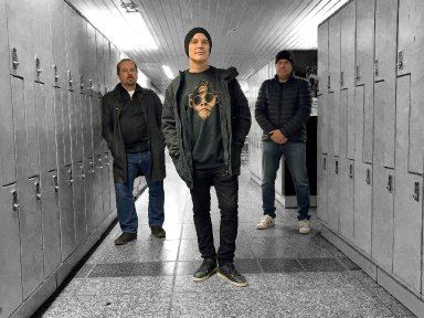 VELVETCUT HONORS THE 90s GRUNGE ERA WITH THE GREAT CHAMELEON (NEW SKIN) REVITALIZED ALBUM DROPS NOVEMBER 21, 2025 VIA ROCKHOPPER MUSIC