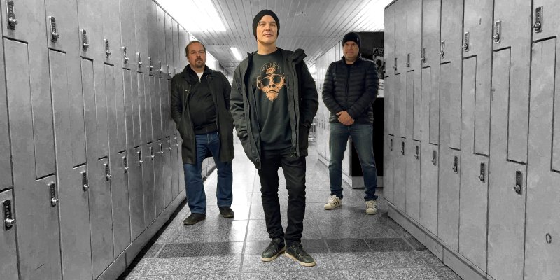 VELVETCUT HONORS THE 90s GRUNGE ERA WITH THE GREAT CHAMELEON (NEW SKIN) REVITALIZED ALBUM DROPS NOVEMBER 21, 2025 VIA ROCKHOPPER MUSIC