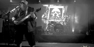 Dee Calhoun Interview: Former IRON MAN Vocalist Talks Angry Old Man, Acoustic Doom, and Heavy Music Without Filters