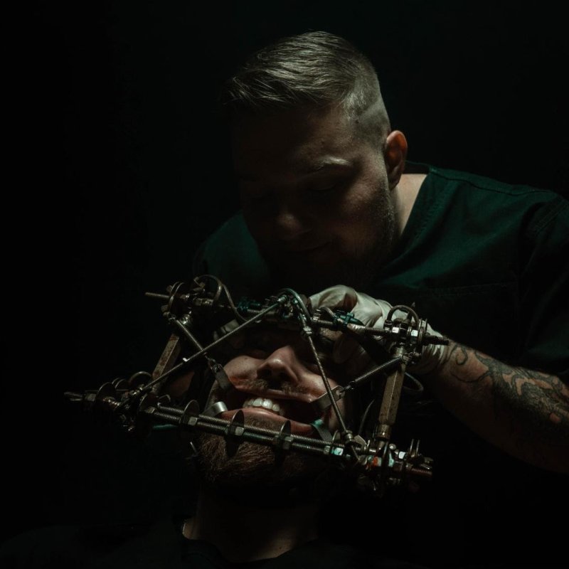 Larcenia Roe Return With Controversial New Single "Sandy Cheeks" Ahead Of North American Tour With AngelMaker And Ingested