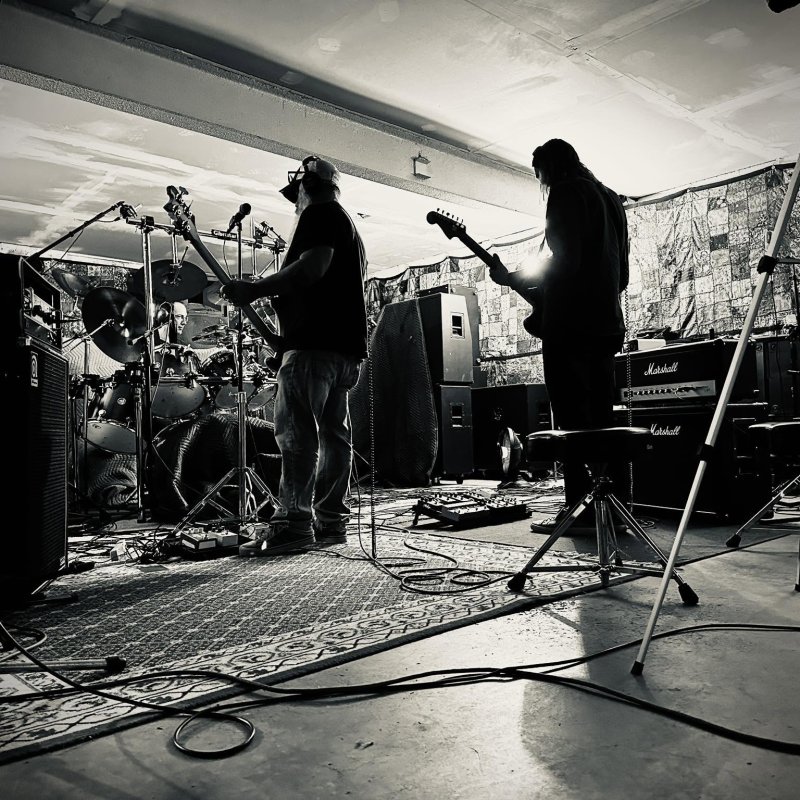 MEGATON COMMUNION Talk New Album 'THREE OF CUPS,' Working With CURRAN MURPHY, Doom Metal, Gear And More