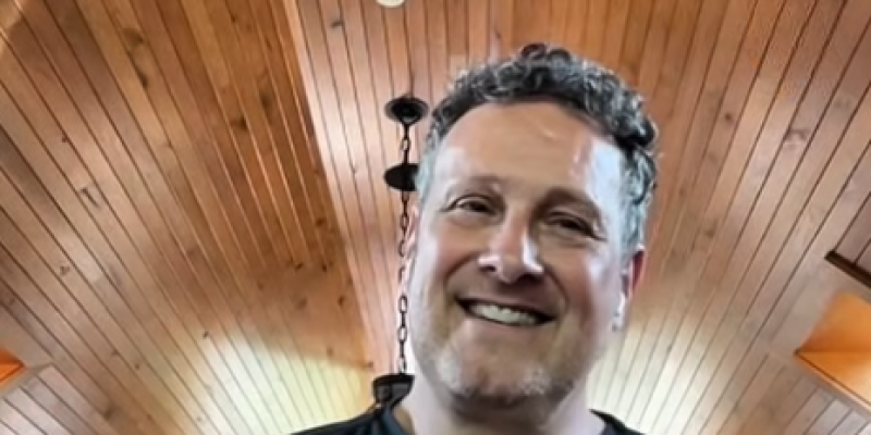 DEF LEPPARD's VIVIAN CAMPBELL Reveals Cancer Has Returned: 'I'm Continuing Treatments To Manage It'
