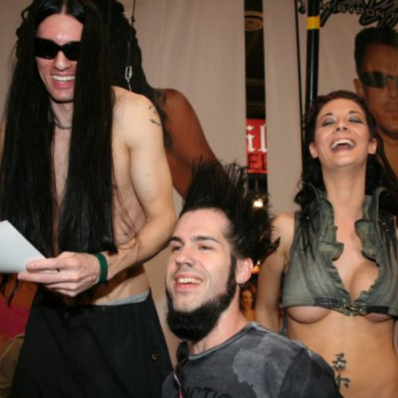 LOUDWIRE FEATURES MATT ZANE IN COVERAGE OF ONGOING STATIC-X LAWSUIT