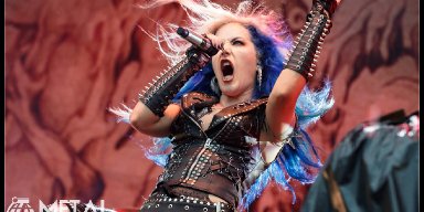Arch Enemy Ban a Concert Photographer & Everyone Loses Their Minds!