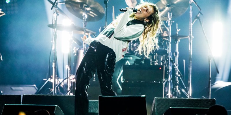 Miley Cyrus Sings ‘Say Hello 2 Heaven’ at Chris Cornell Tribute & Lars Ulrich From Metallica Is Beyond Inspired!!