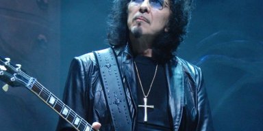  Tony Iommi Remembers Sabbath Playing for 2 People in Early Days: ‘A Nutcase & A Hooker’