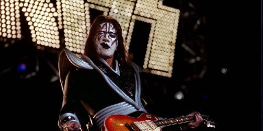  ACE FREHLEY Slams GENE SIMMONS And PAUL STANLEY! 'Now The Gloves Are Off' 