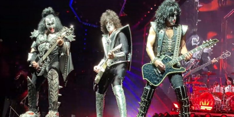 KISS: FRONT-ROW VIDEO OF PORTLAND SHOW
