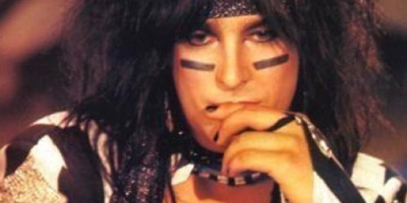 Nikki Sixx Talks "Bullies In High School"