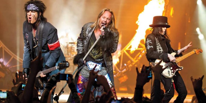 VINCE NEIL: 'Just Because We Stopped Touring Doesn't Mean We Broke Up'