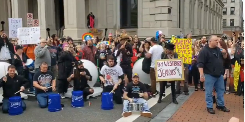  Watch LAMB OF GOD Frontman's 'Counter-Party' Against WESTBORO BAPTIST CHURCH 