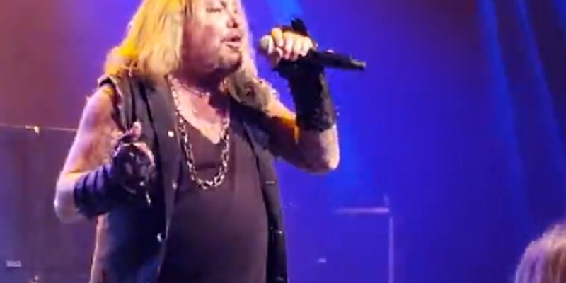 VINCE NEIL Performs MÖTLEY CRÜE Classics In Pasadena, California 