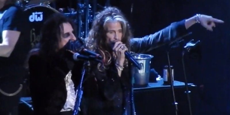 STEVEN TYLER, MARILYN MANSON Join HOLLYWOOD VAMPIRES On Stage