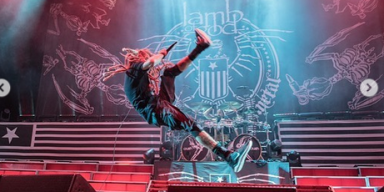  LAMB OF GOD Frontman Falls On Stage