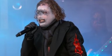 COREY TAYLOR BLOWS OUT TESTICLE