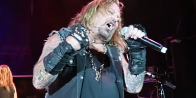 VINCE NEIL Performs MÖTLEY CRÜE Classics At Alameda County Fair 